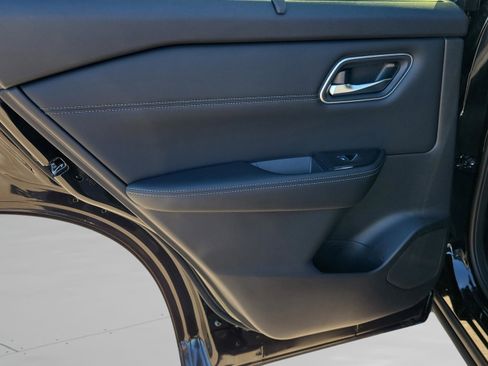 New 2026 Nissan Rogue Platinum image 11