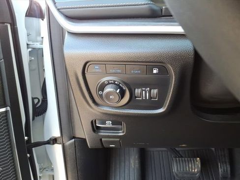 Used 2022 Jeep Grand Cherokee Limited 4xe w/ Luxury Tech Group II image 15