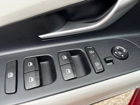 Used 2025 Hyundai Elantra Limited FWD image 13