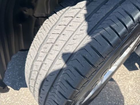 Used 2023 Honda Pilot LX image 12