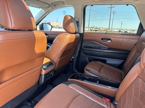 Used 2023 Nissan Pathfinder Platinum AWD/4WD image 23