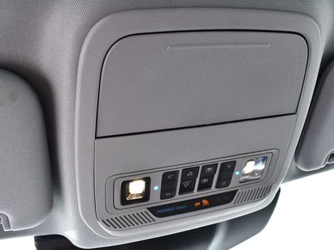 Used 2022 Ford Explorer XLT w/ Equipment Group 202A AWD/4WD image 35