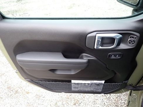 New 2026 Jeep Gladiator Sport image 15