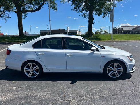 Used 2017 Volkswagen Jetta GLI FWD image 4