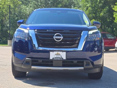 Used 2025 Nissan Pathfinder SL AWD/4WD image 3