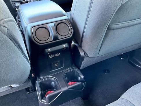 Used 2024 Jeep Wrangler Sahara image 33