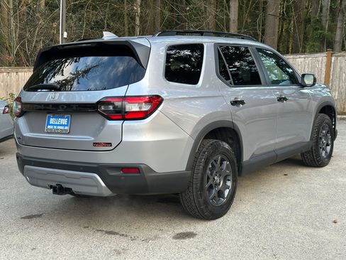Certified 2025 Honda Pilot TrailSport image 7