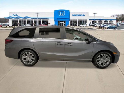 New 2026 Honda Odyssey Touring image 2