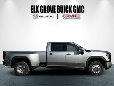 New 2026 GMC Sierra 3500 Denali Ultimate w/ LPO, Black Badging Package AWD/4WD image 3