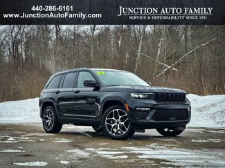 Used 2023 Jeep Grand Cherokee Limited w/ Black Appearance Package 360° Tour