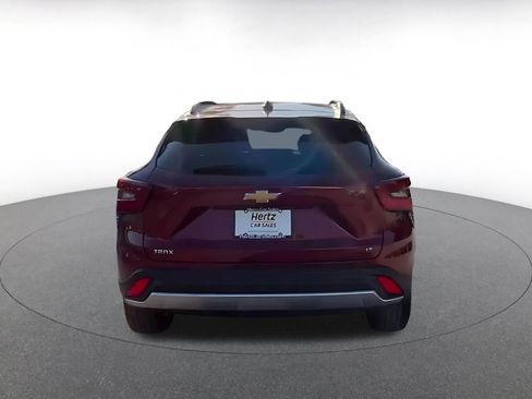 Used 2025 Chevrolet Trax LT image 11