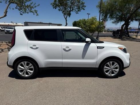 Used 2016 Kia Soul + FWD image 4