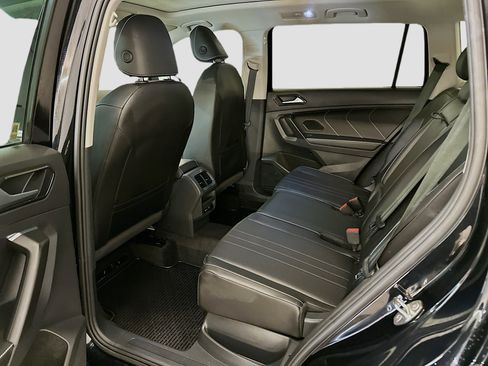 Used 2023 Volkswagen Tiguan SE w/ Panoramic Sunroof Package image 29