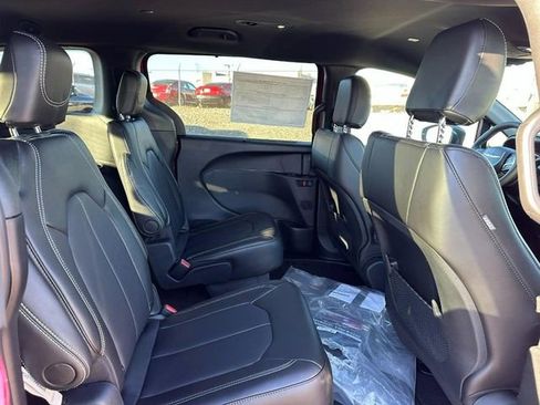New 2026 Chrysler Voyager LX FWD image 5