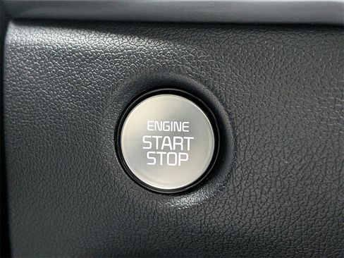 Used 2025 Kia Sorento S image 31