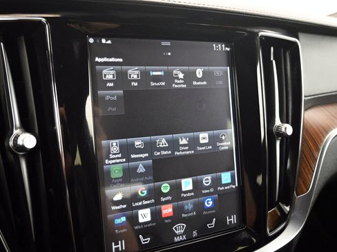 Used 2020 Volvo V60 T5 Cross Country image 9