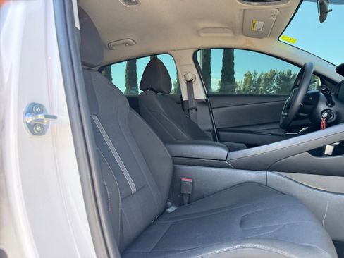 Used 2025 Hyundai Elantra SE FWD image 20
