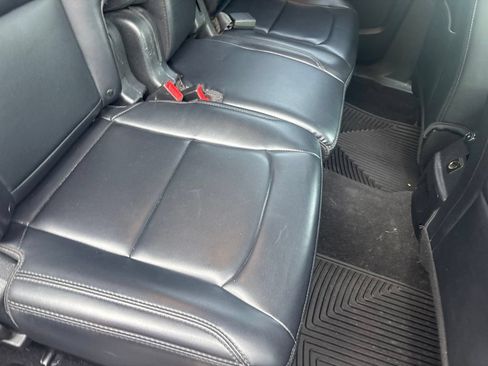 Used 2019 Ford Explorer XLT w/ Equipment Group 202A AWD/4WD image 29