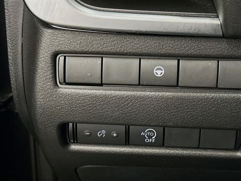 Used 2023 Nissan Rogue SV image 17