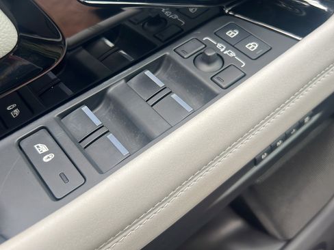 Used 2023 Land Rover Range Rover Evoque R-Dynamic SE AWD/4WD image 25