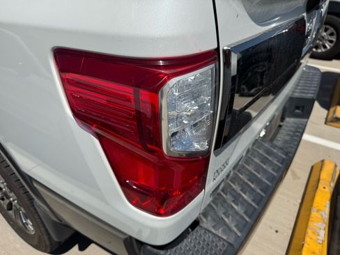 Used 2017 Nissan Titan Platinum Reserve AWD/4WD image 7
