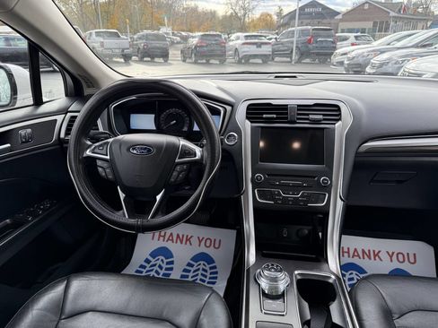 Used 2017 Ford Fusion SE w/ Equipment Group 202A image 12