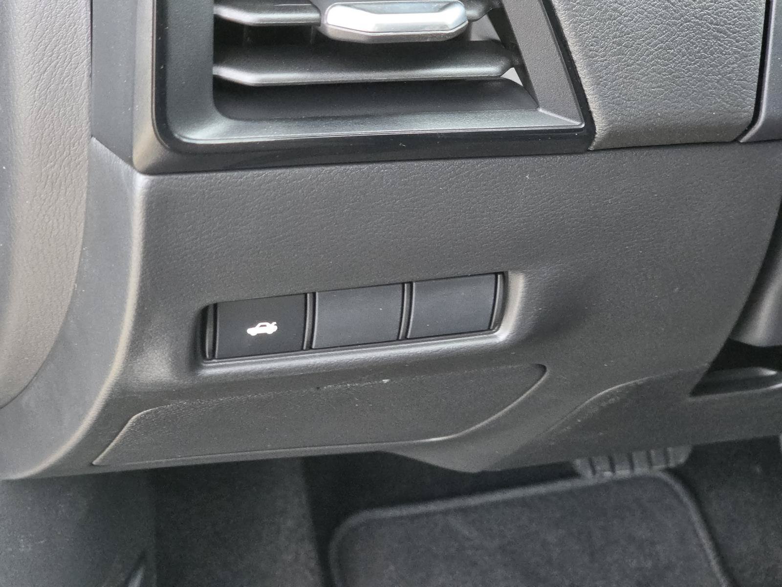 New 2027 Nissan Sentra SR FWD image 17