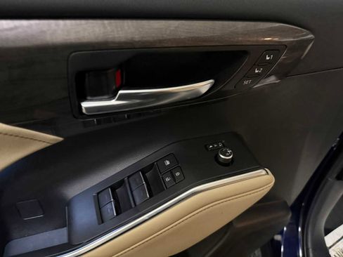 Used 2024 Toyota Highlander Limited image 21