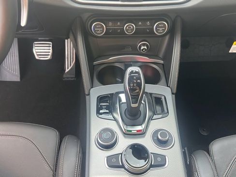 Used 2025 Alfa Romeo Stelvio Sprint image 15