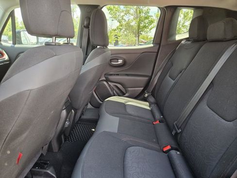 Used 2023 Jeep Renegade Trailhawk AWD/4WD image 57