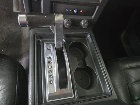 Used 2005 HUMMER H2 w/ Preferred Equipment Group image 32