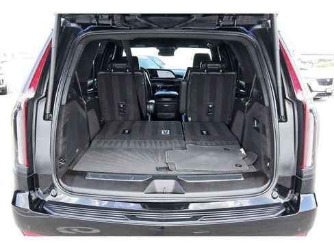 Certified 2024 Cadillac Escalade Luxury image 30