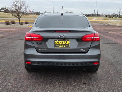 Used 2015 Ford Focus SE w/ SE Cold Weather Package image 4