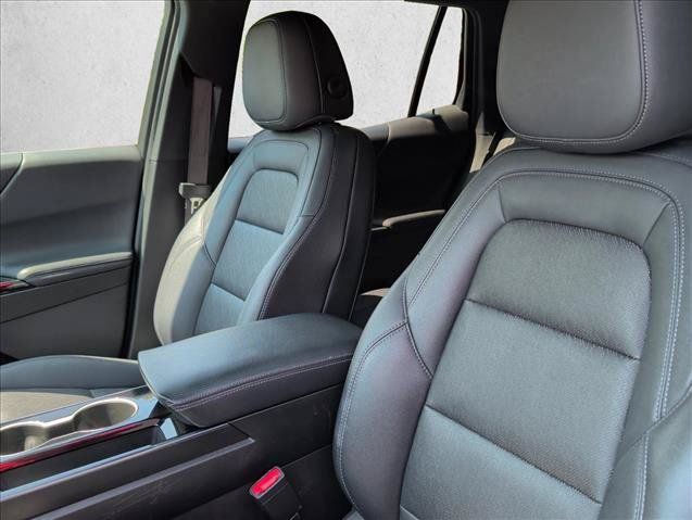 Used 2025 Chevrolet Equinox LT w/ Convenience Package II FWD image 16