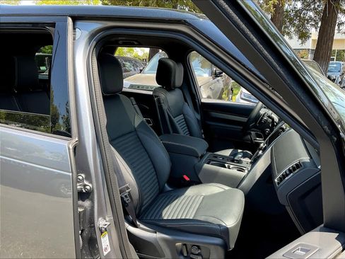 New 2025 Land Rover Discovery Dynamic SE image 31