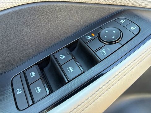 Used 2021 Nissan Rogue SV image 11