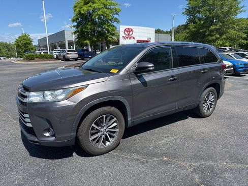 Used 2019 Toyota Highlander XLE image 1