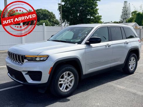 Used 2024 Jeep Grand Cherokee Laredo RWD image 1