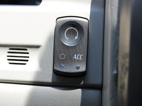 Used 2006 Cadillac XLR image 27