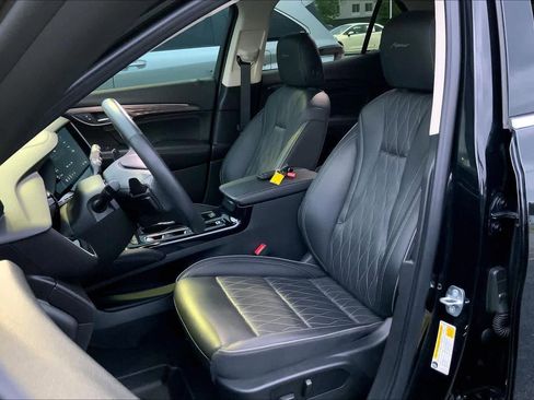 Used 2022 Buick Envision Avenir w/ Technology Package II FWD image 8