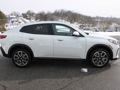 New 2026 BMW X2 xDrive28i AWD/4WD image 9