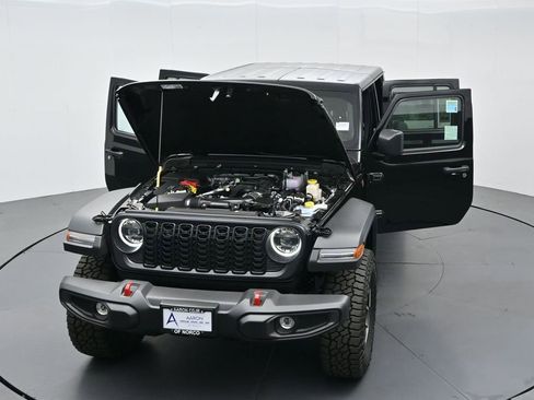 New 2025 Jeep Gladiator Rubicon w/ Convenience Group image 39