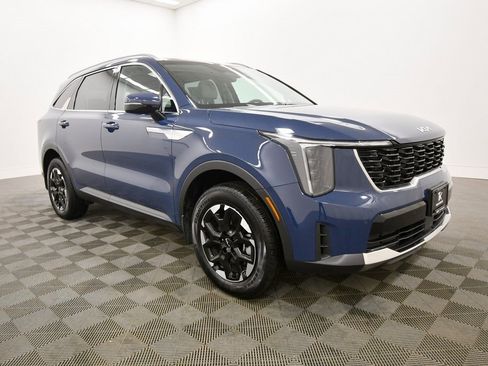 Certified 2025 Kia Sorento S w/ Panoramic Sunroof Package image 10