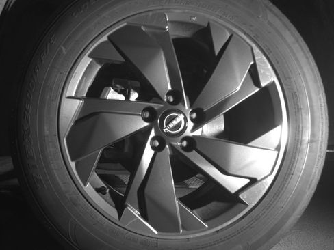 Used 2025 Nissan Rogue SV FWD image 12