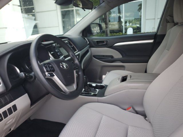 Used 2019 Toyota Highlander LE FWD image 18