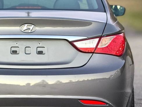 Used 2013 Hyundai Sonata SE FWD image 14