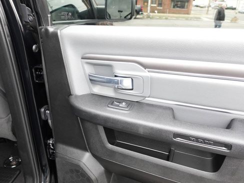 Used 2023 RAM 1500 Classic SLT w/ Electronics Convenience Group AWD/4WD image 29