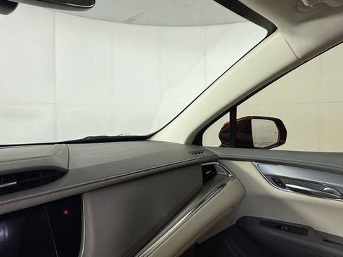 Used 2020 Cadillac XT5 Premium Luxury FWD image 16