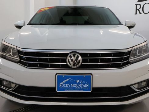 Used 2018 Volkswagen Passat 2.0T SE FWD image 2