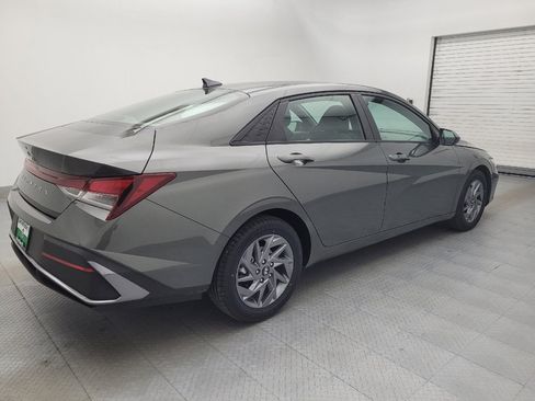 Used 2024 Hyundai Elantra SEL FWD image 10